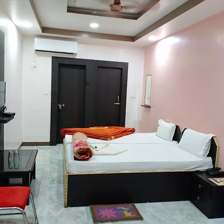 Hotel Sunaina International Gaya Esterno foto