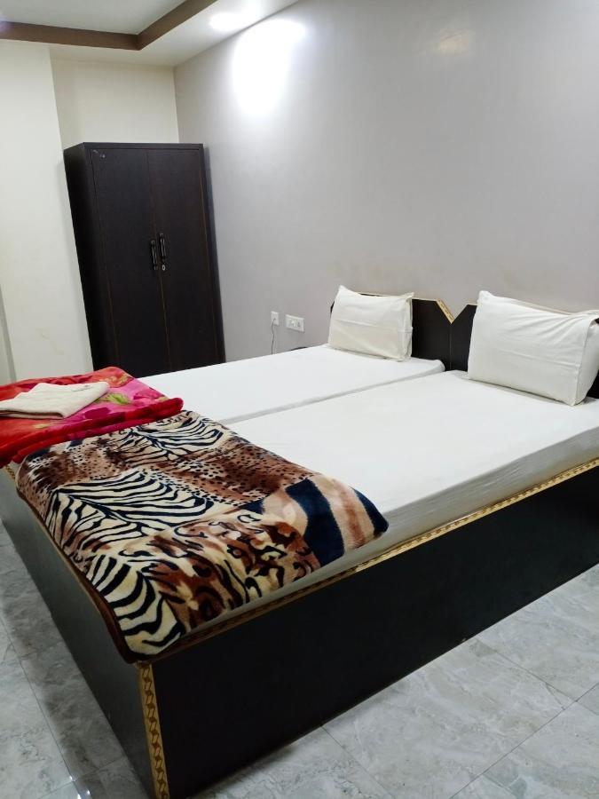Hotel Sunaina International Gaya Esterno foto