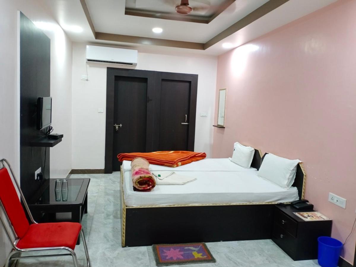 Hotel Sunaina International Gaya Esterno foto