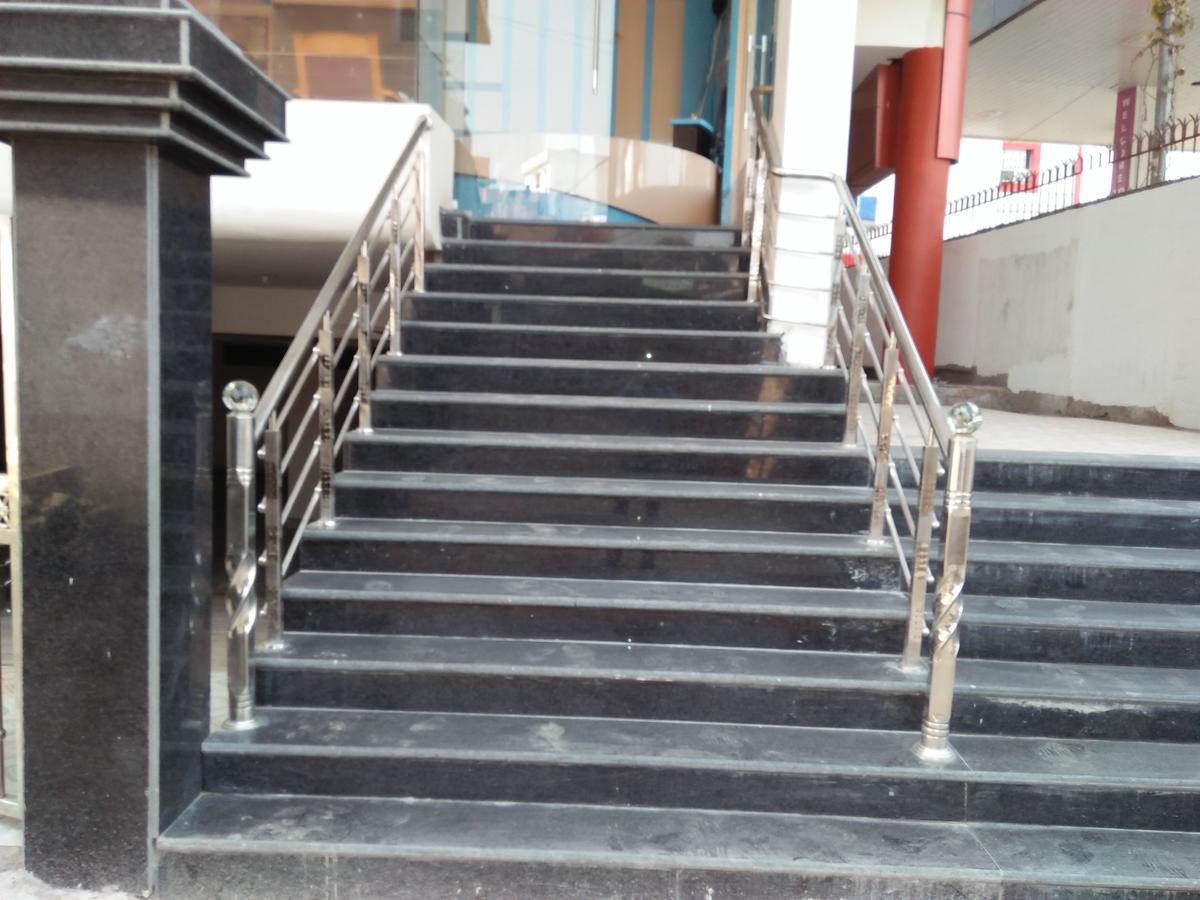 Hotel Sunaina International Gaya Esterno foto